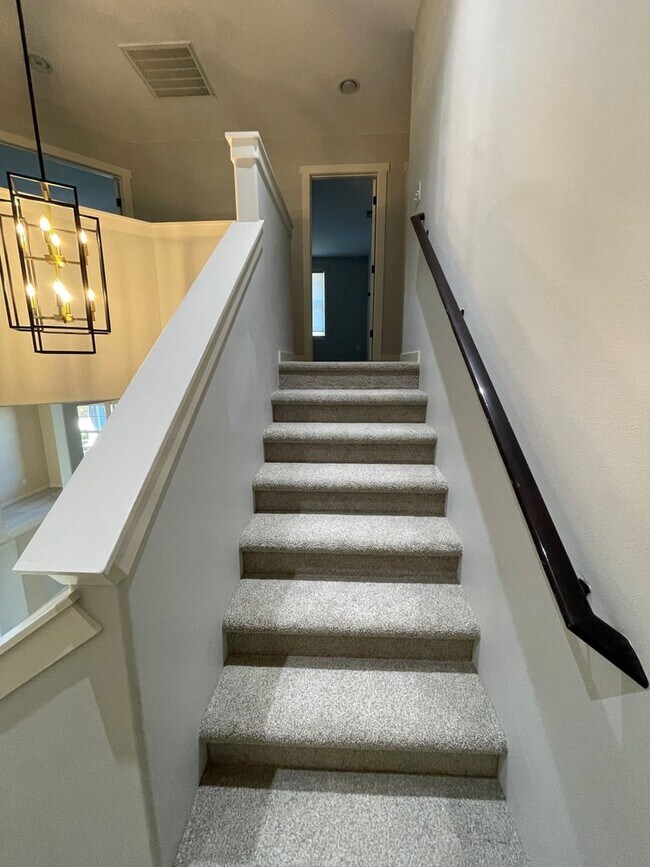 Building Photo - 5Bd/2.5Ba Everett Home