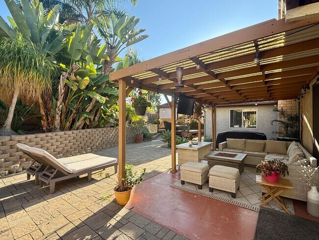 Building Photo - Ranch Style Home in Rancho Pondarosa Community