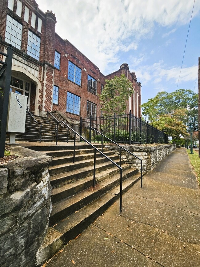 Building Photo - 1000 E M L King Blvd