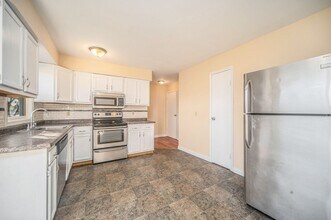 Building Photo - Modern 3BR Duplex – Just $1450! Security Deposit Alternative Available!