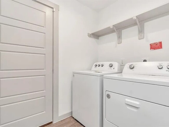 Building Photo - 12735 Ermine St