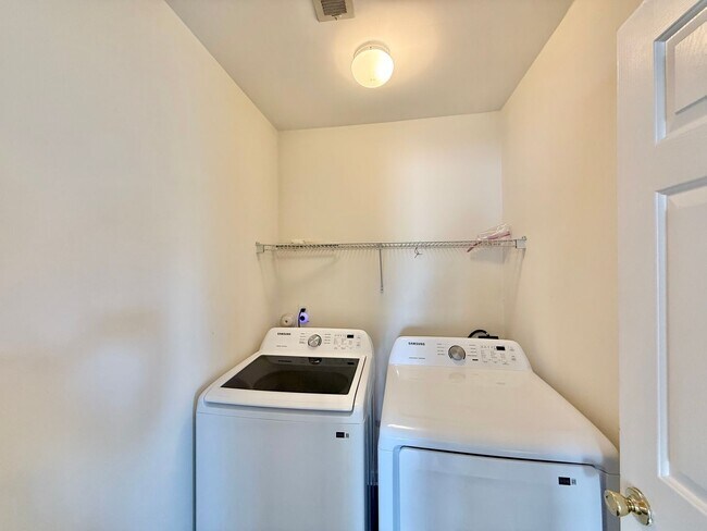 Building Photo - Charming 3BD, 2.5BA Raleigh Home Near Interstates, Shopping, Dining, and Downtown Raleigh