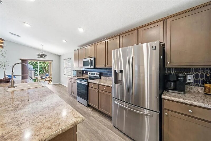 Building Photo - 883 Galloway St