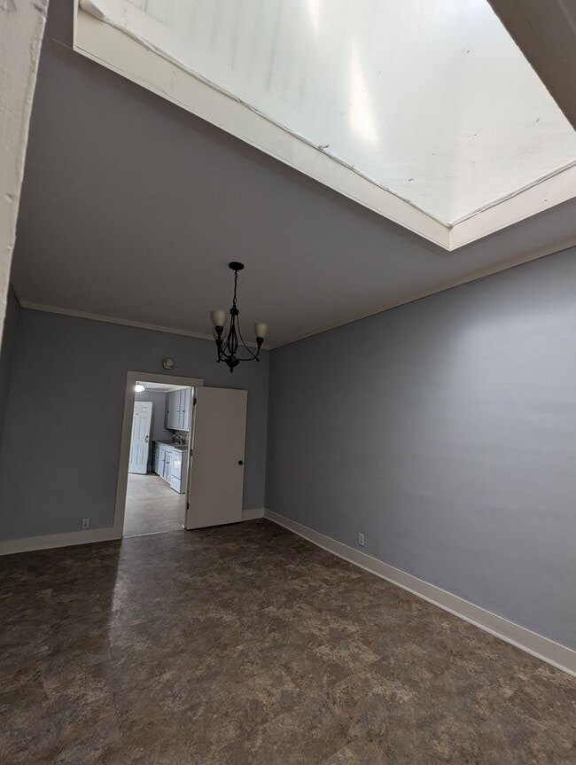 Building Photo - 409 Main St