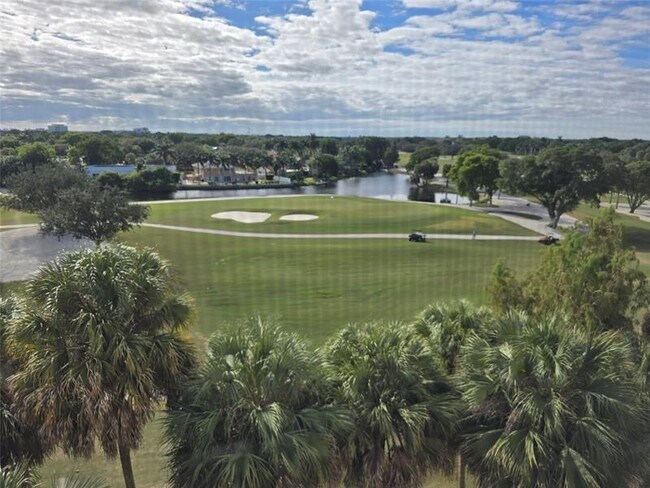 Building Photo - 250 Jacaranda Dr