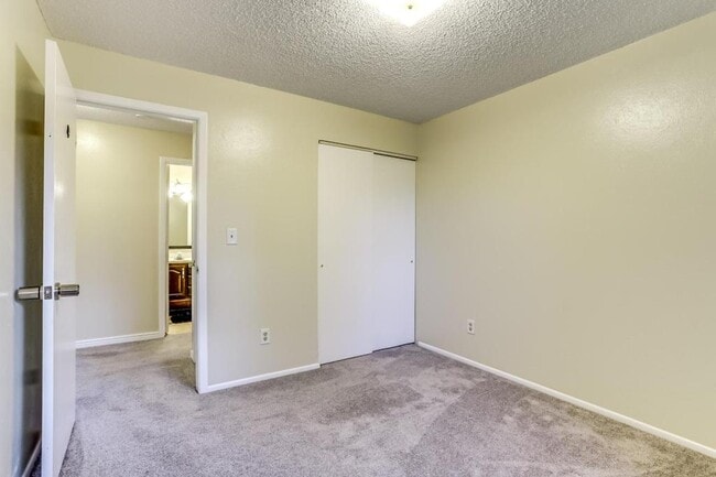 Building Photo - 15054 E Dartmouth Ave