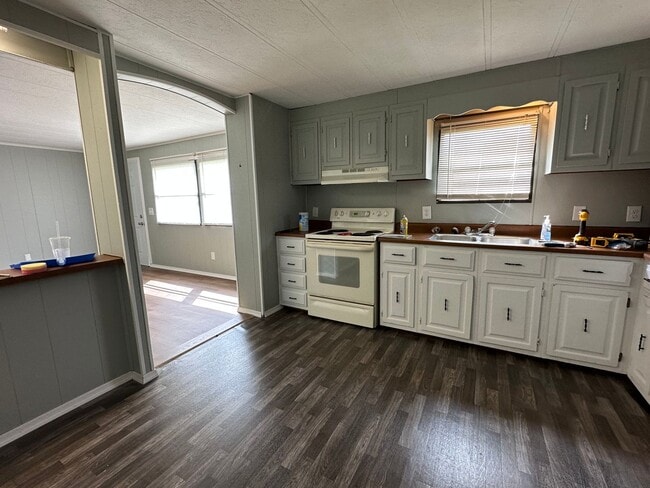 Building Photo - Single wide on a private lot! Close to Altavista