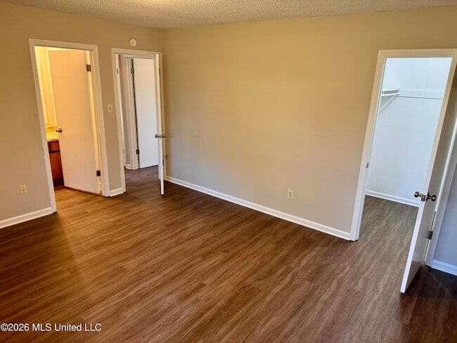 Building Photo - 900 Clarington Dr