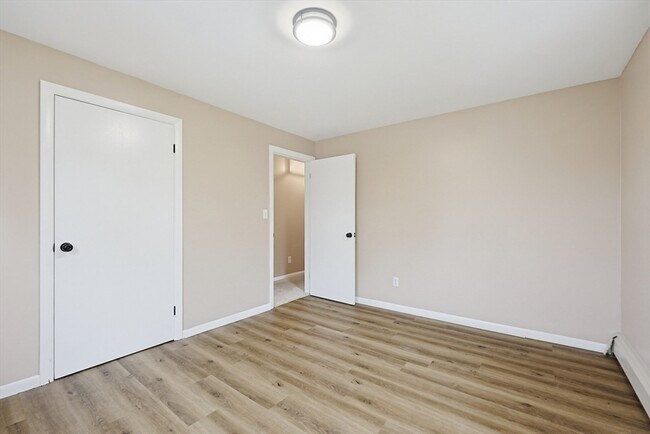 Building Photo - 110 Oswego St