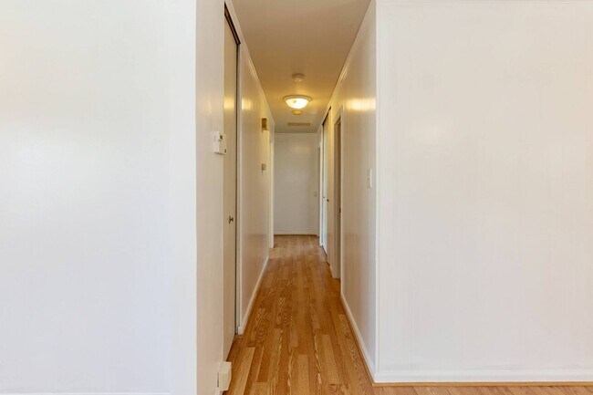 Building Photo - Spacious 3 Bed, 2 Bath Home with Open Floo...