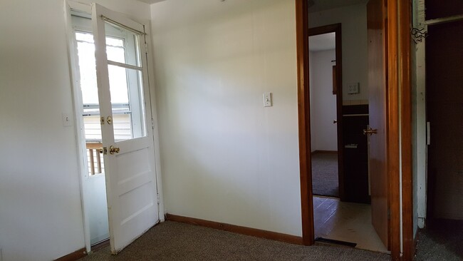 Building Photo - Cute 2 Bedroom Home