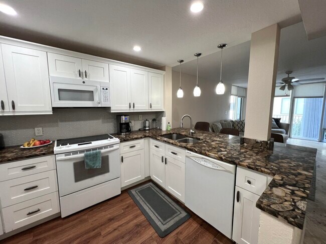 Building Photo - 3580 S Ocean Blvd