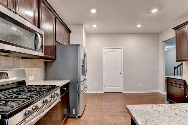 Building Photo - 7325 Heritage Oak Ct