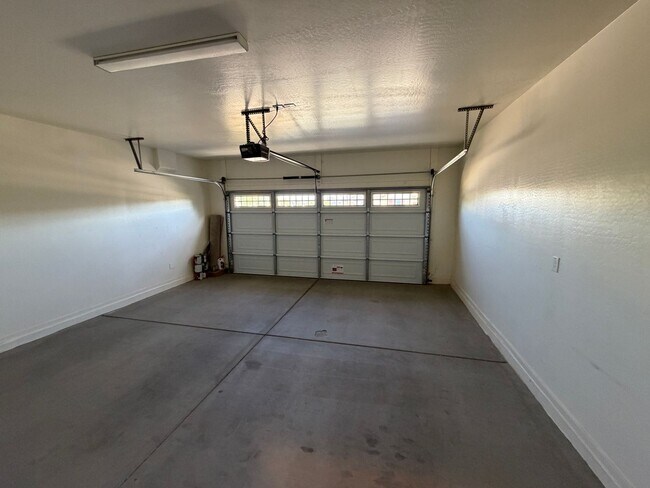 Building Photo - Three Bedroom Two Bath Home with A Den