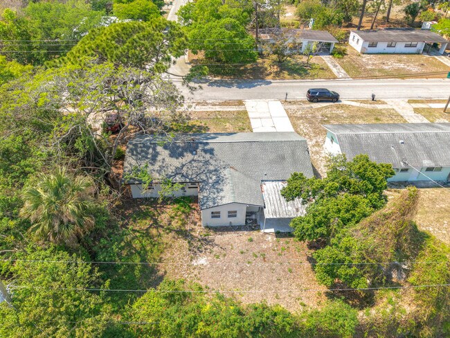 Building Photo - 1424 Pineda St