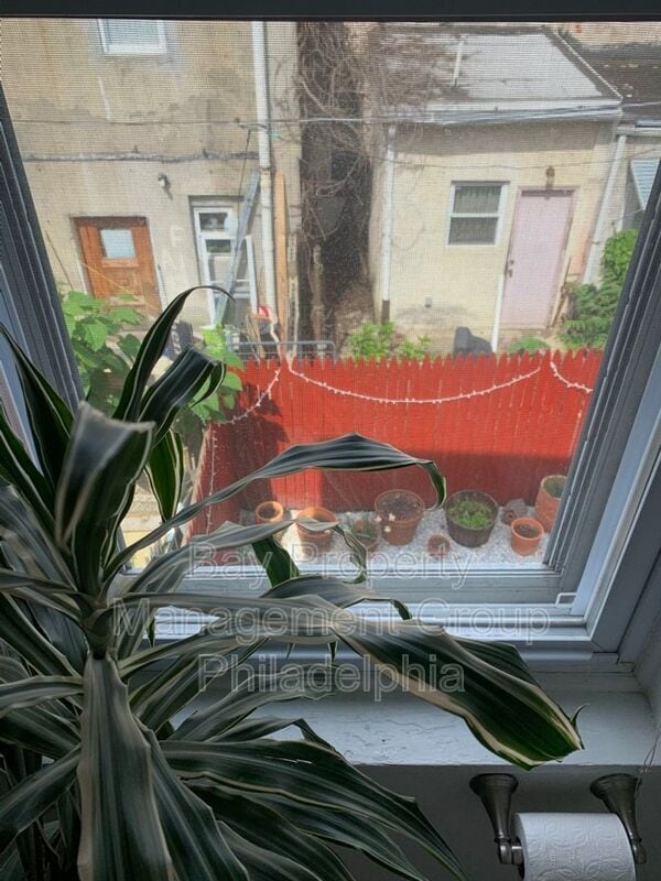 Building Photo - 2018 N Hancock St