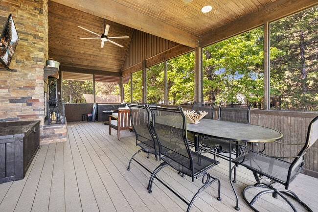 Building Photo - 8760 Stuckey Ln