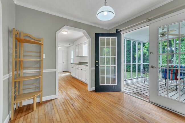Building Photo - 517 Laurel Tree Ln