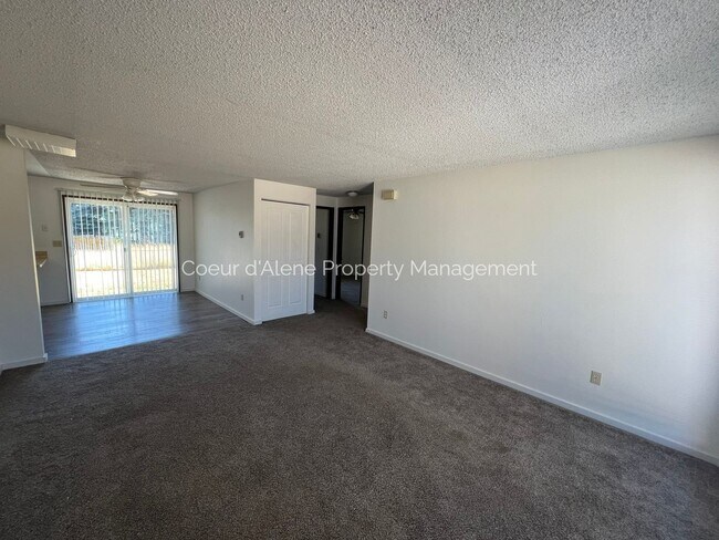 Building Photo - 520-30 Golden Sun