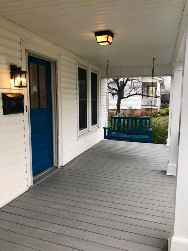 Building Photo - Cute Ranch in Mill Village; Beautifully Maintained.