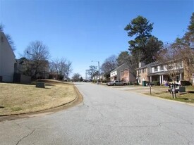 Building Photo - 1549 Springleaf Ct SE