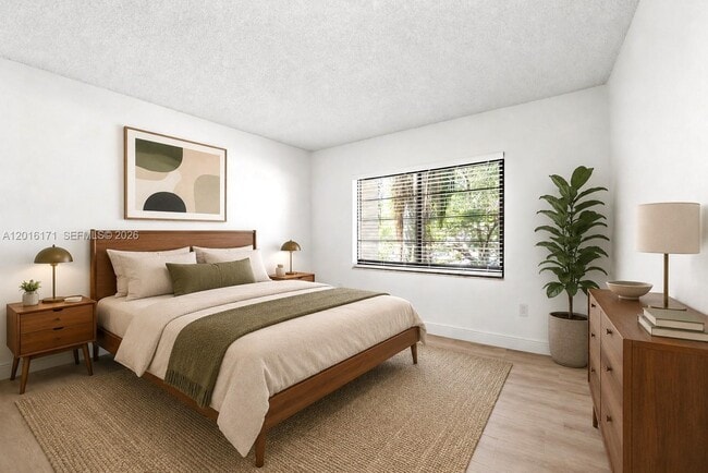 Building Photo - 5201 Orduna Dr