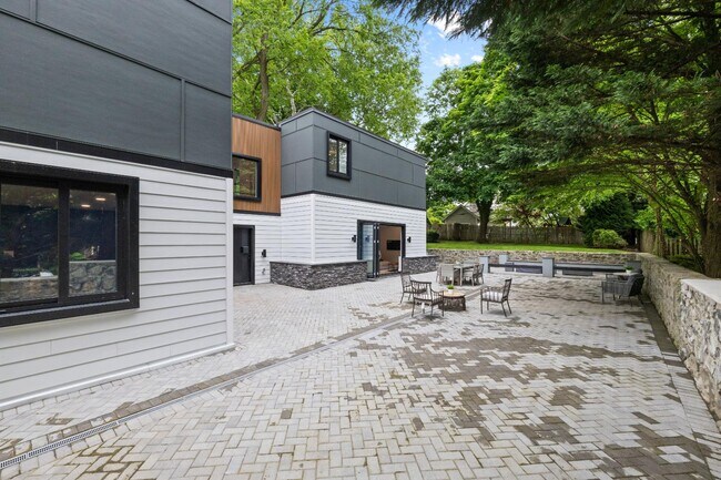 Building Photo - 354 Winding Wy