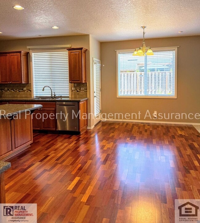 Building Photo - 13611 NW Stonebridge Dr