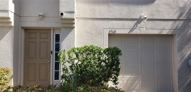 Building Photo - 4560 Ashburn Square Dr