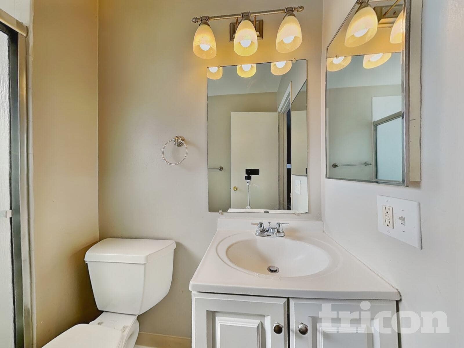 Building Photo - 1270 Kings Row