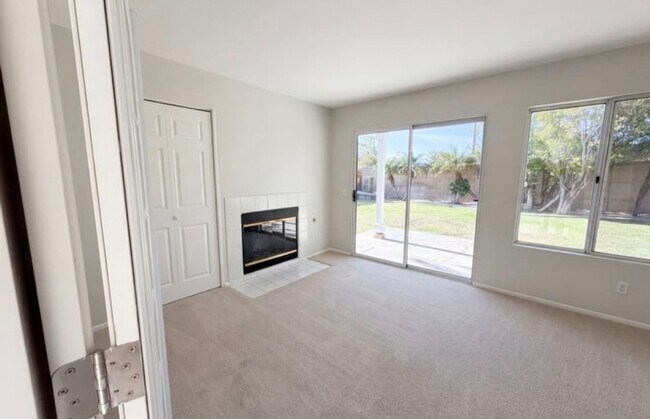 Building Photo - Charming 4BR House in Rialto