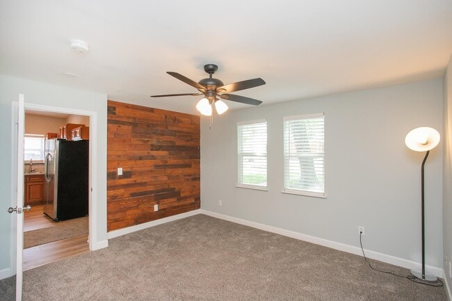 Building Photo - 1014 Douglas Ave