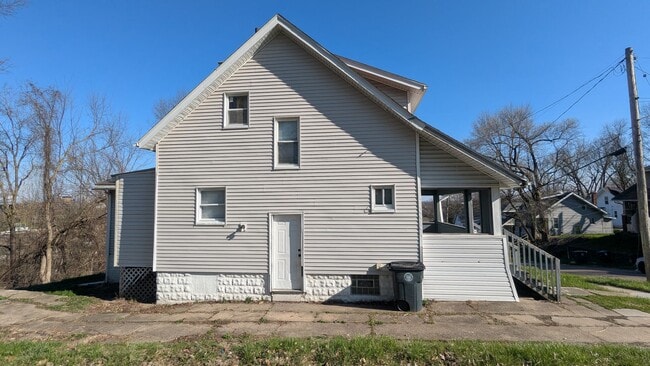 Building Photo - 3-Bedroom, 1-Bathroom Single Family Home for Rent in Akron, Ohio