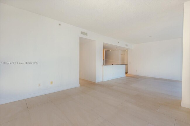 Building Photo - 1060 Brickell Ave