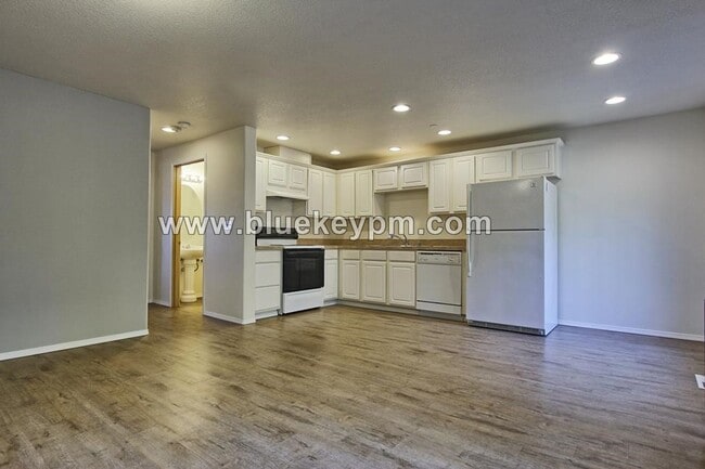 Building Photo - 3807 NW Fletcher Ct
