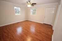 Building Photo - Renovated 2 Bedroom, 1 Bath Single-Family Home