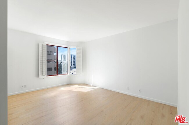 Building Photo - 10550 Wilshire Blvd