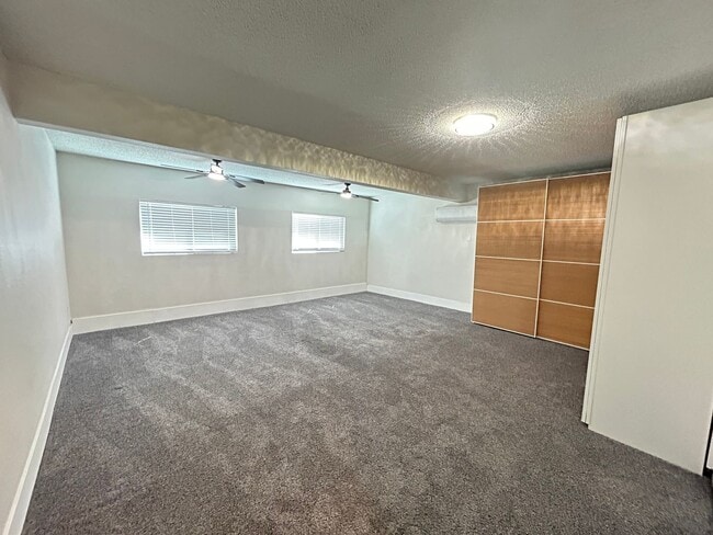 Building Photo - Mid-Century Modern Gem in Historic Paradise Palms!