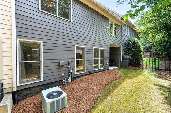Building Photo - 2540 Village Creek Landing SE