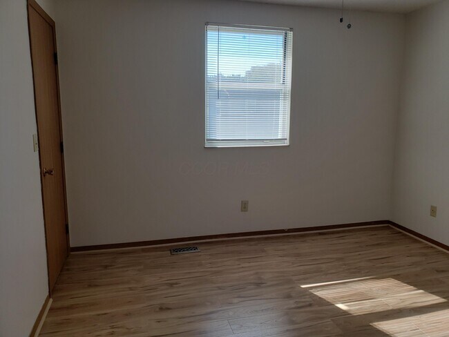 Building Photo - 7900 Barkwood Dr