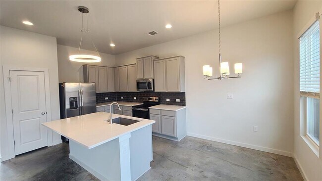 Building Photo - 15108 Ryman Rd
