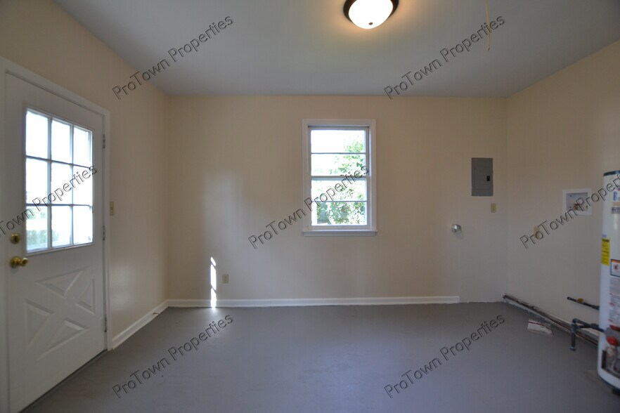 Building Photo - 1421 Burry St