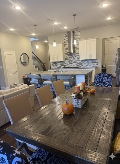 Building Photo - 557 Reale Dr