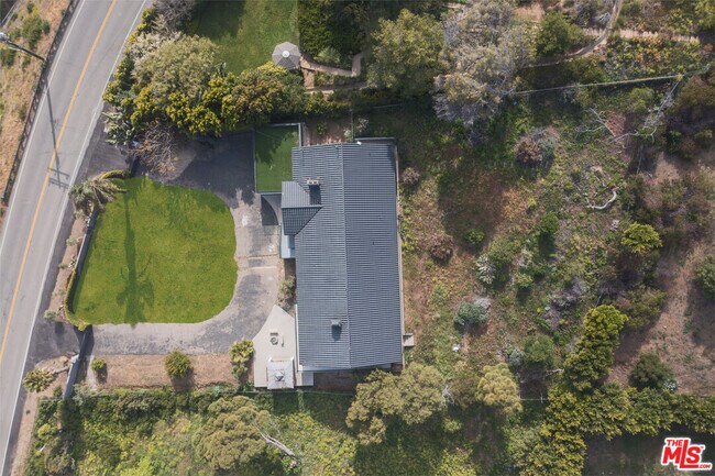 Building Photo - 4782 Encinal Canyon Rd