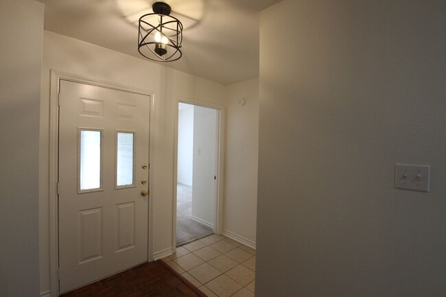 Building Photo - Available Now! 2 Bedroom 2 BathTownhome!