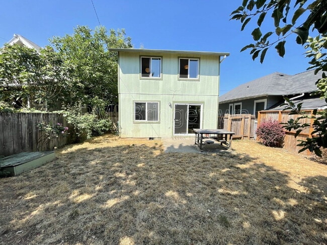 Building Photo - 4704 NE 28th Ave