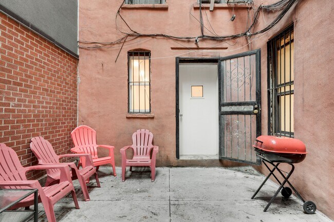 Building Photo - 384 Keap St