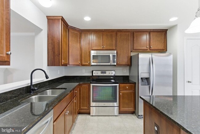 Building Photo - 37 Britania Ct