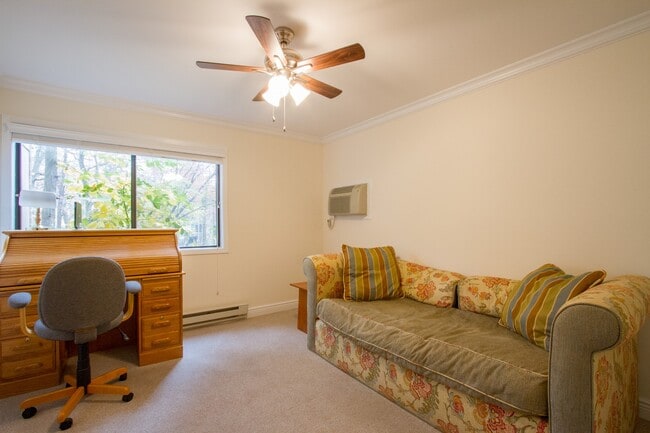 Building Photo - 120 Lexington Ct