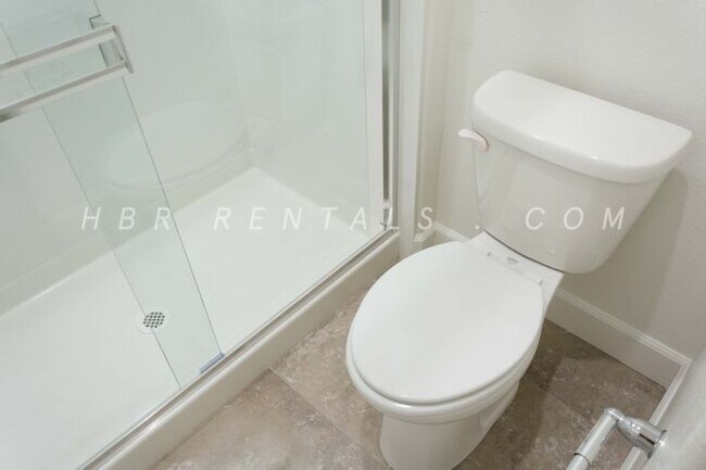 Building Photo - Ellis Neighborhood  | Spacious Single-Stor...
